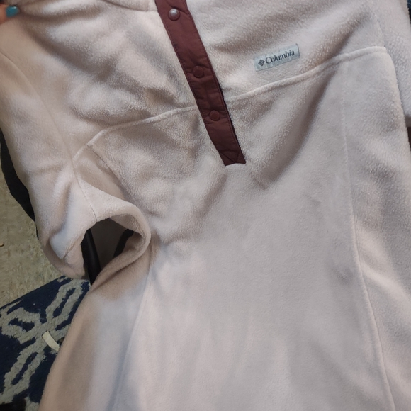 Light pink Columbia pullover - Picture 2 of 5